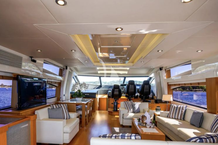 Charter Yacht BST SUNRISE - Sunseeker Predator 84 - 4 Cabins - St Tropez - Cannes - Nice - Antibes - French Riviera