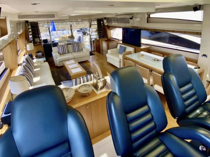 BST SUNRISE Sunseeker Predator 84 - saloon shot from the cockpit BST SUNRISE Sunseeker Predator 84 - saloon shot from the cockpit