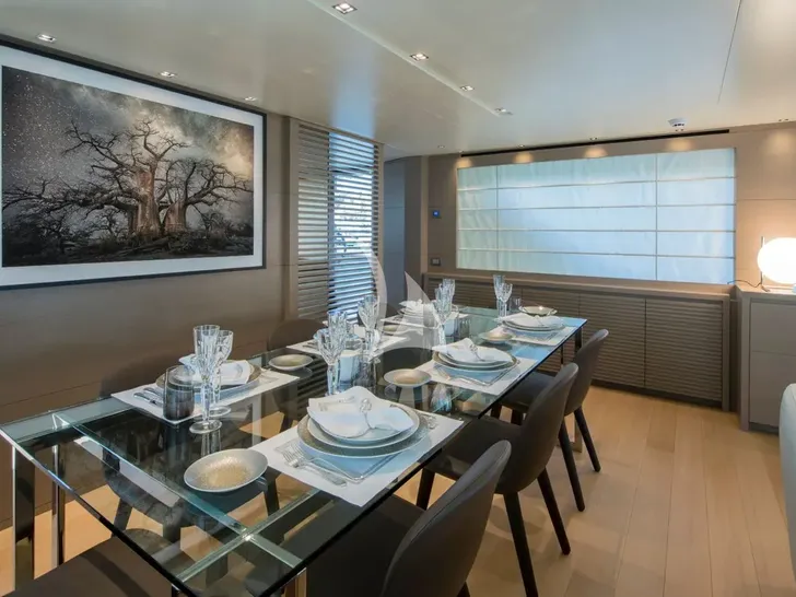 BST SUNRISE II Sanlorenzo SD92 - main dining area BST SUNRISE II Sanlorenzo SD92 - main dining area