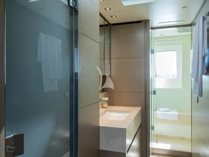 BST SUNRISE II Sanlorenzo SD92 - master cabin bathroom BST SUNRISE II Sanlorenzo SD92 - master cabin bathroom