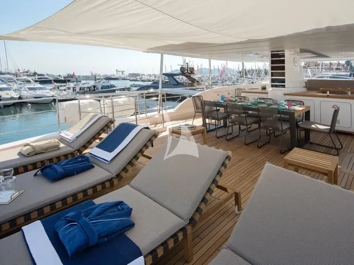 BST SUNRISE II Sanlorenzo SD92 - sun deck sun beds BST SUNRISE II Sanlorenzo SD92 - sun deck sun beds