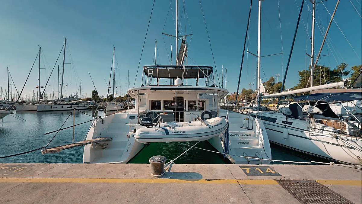 BUENA SUERTE Lagoon 470 - aft shot docked