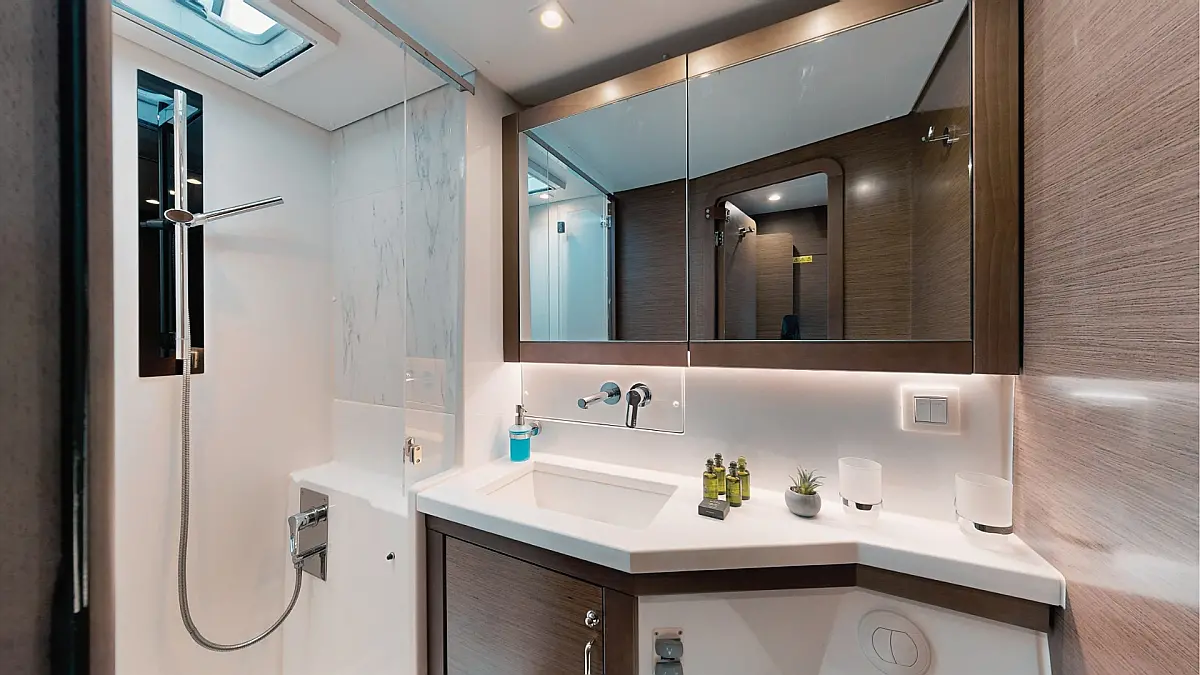 BUENA SUERTE Lagoon 470 - cabin 2 bathroom