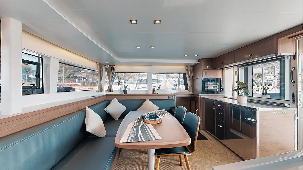 BUENA SUERTE Lagoon 470 - saloon lounge and dining area