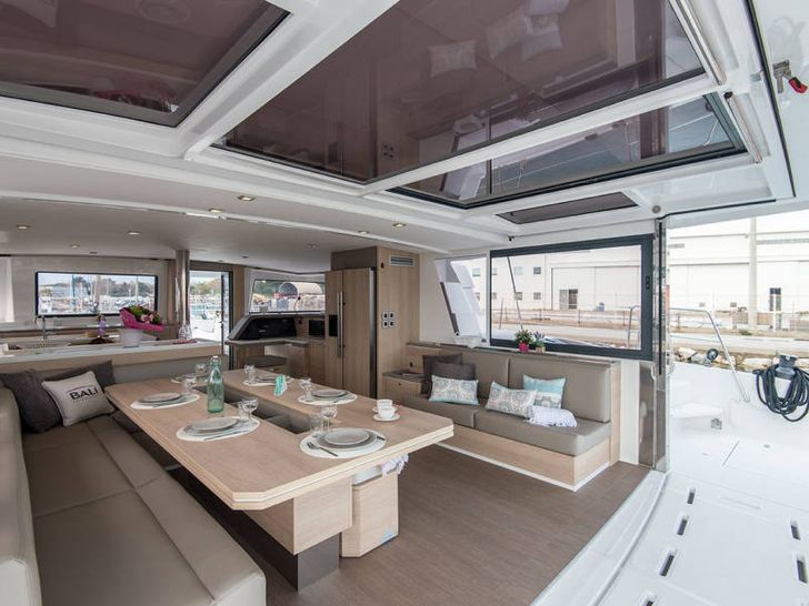 Bali 5.4 - Saloon Bali 5.4 - Saloon