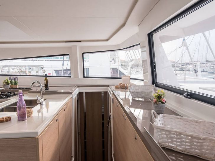 Bali 5.4 - Galley Bali 5.4 - Galley