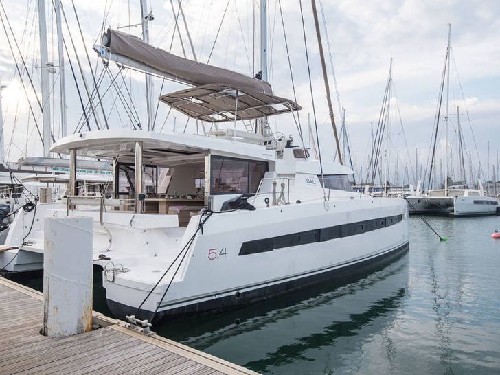 Bali 5.4 - Aft Bali 5.4 - Aft