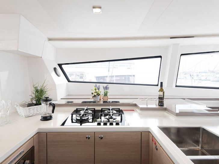 Bali 5.4 - Galley Bali 5.4 - Galley