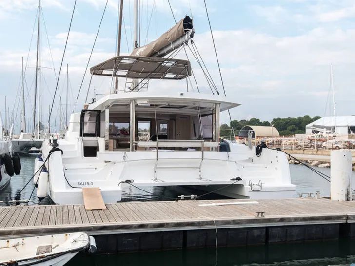 Bali 5.4 docked stern view