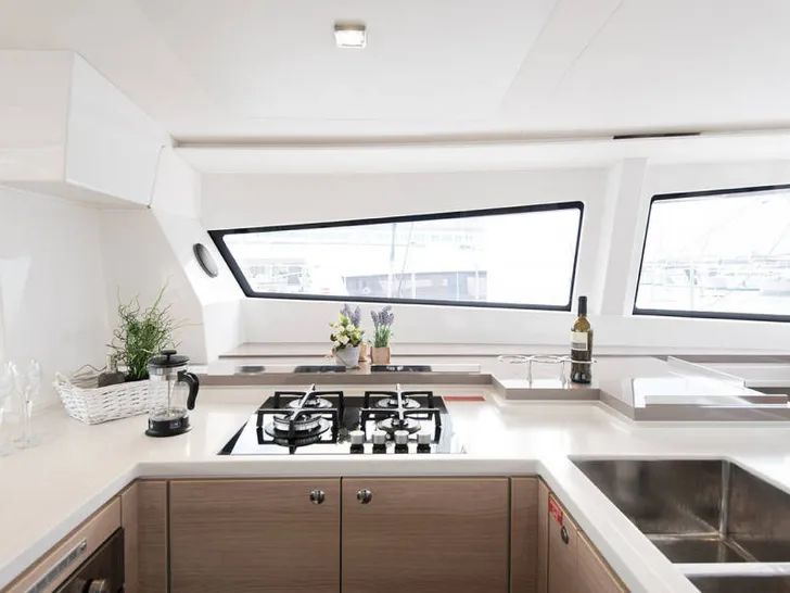 Bali 5.4 - galley Bali 5.4 - galley