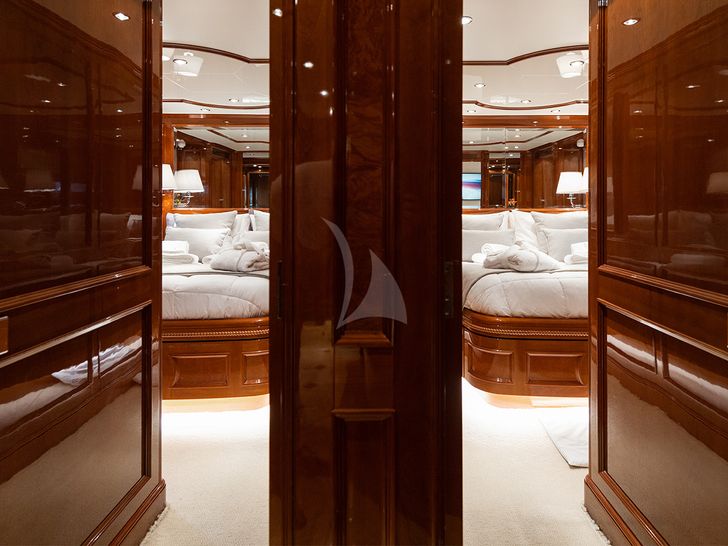 Benetti 35m Yacht OAK Doubles