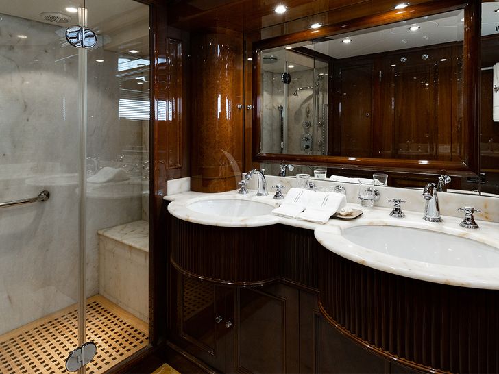 Benetti 35m Yacht OAK Master Bath