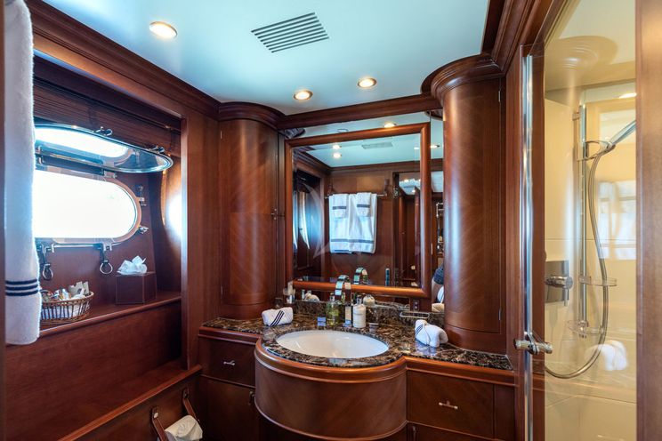 Charter Yacht SEABLUEZ - Benetti 37m - 5 Cabins - Monaco - Cannes - St Tropez - Naples - Athens