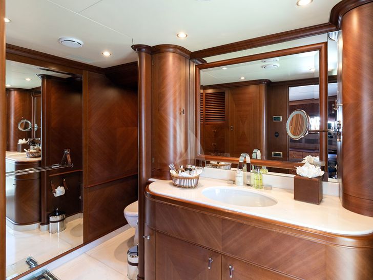 Benetti Classic SEABLUEZ Master Ensuite Benetti Classic SEABLUEZ Master Ensuite