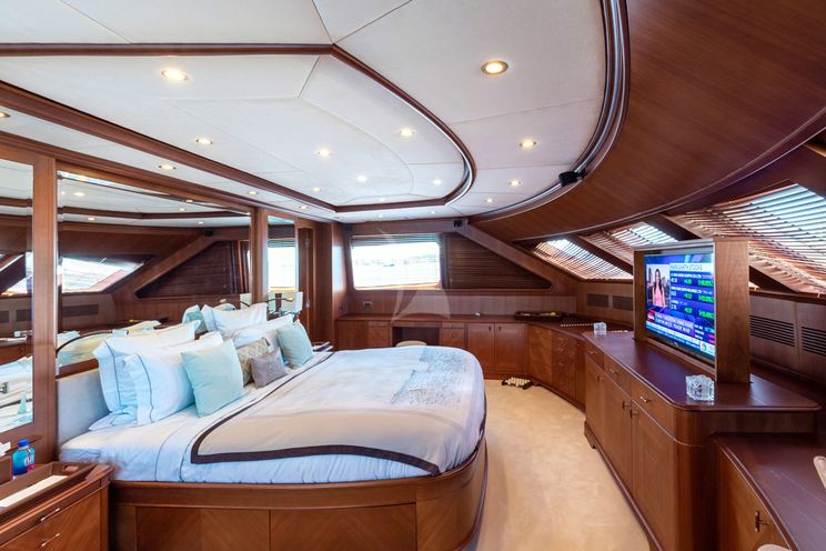 Charter Yacht SEABLUEZ - Benetti 37m - 5 Cabins - Monaco - Cannes - St Tropez - Naples - Athens