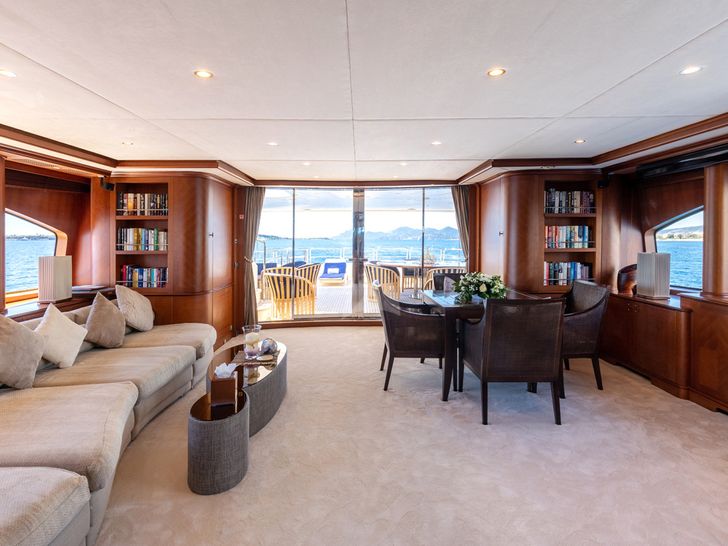 Benetti Classic SEABLUEZ Saloon