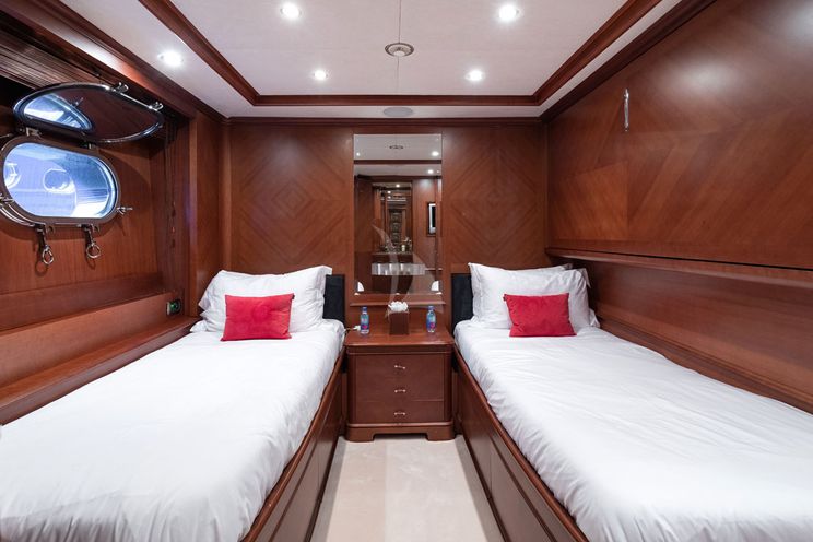 Charter Yacht SEABLUEZ - Benetti 37m - 5 Cabins - Monaco - Cannes - St Tropez - Naples - Athens