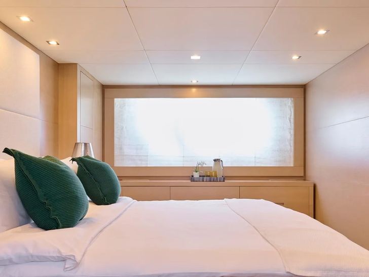 SEAS THE DAY Posillipo Technema 85 - master cabin bed SEAS THE DAY Posillipo Technema 85 - master cabin bed
