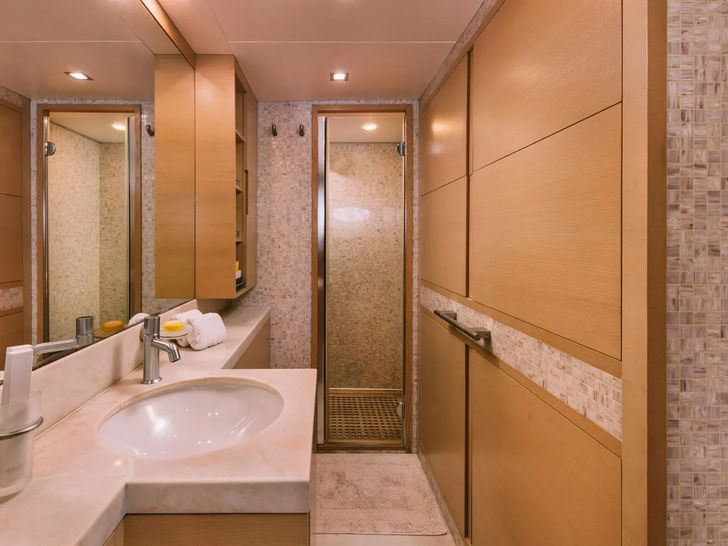 SEAS THE DAY Posillipo Technema 85 - master cabin bathroom SEAS THE DAY Posillipo Technema 85 - master cabin bathroom