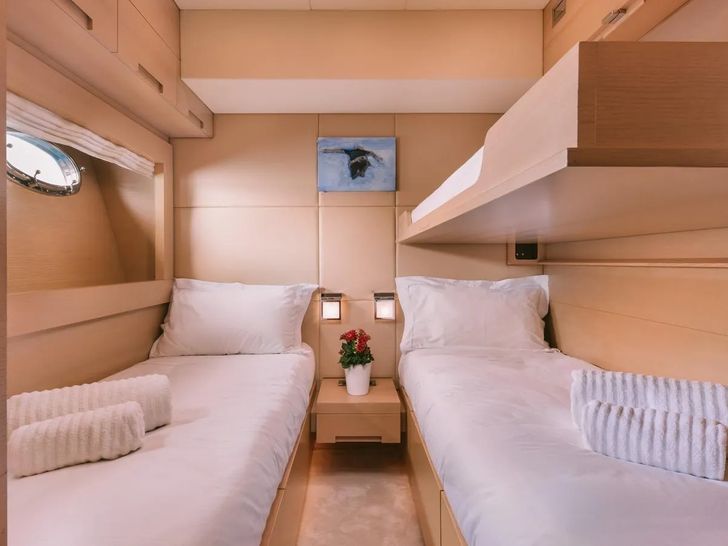 SEAS THE DAY Posillipo Technema 85 - twin cabin SEAS THE DAY Posillipo Technema 85 - twin cabin