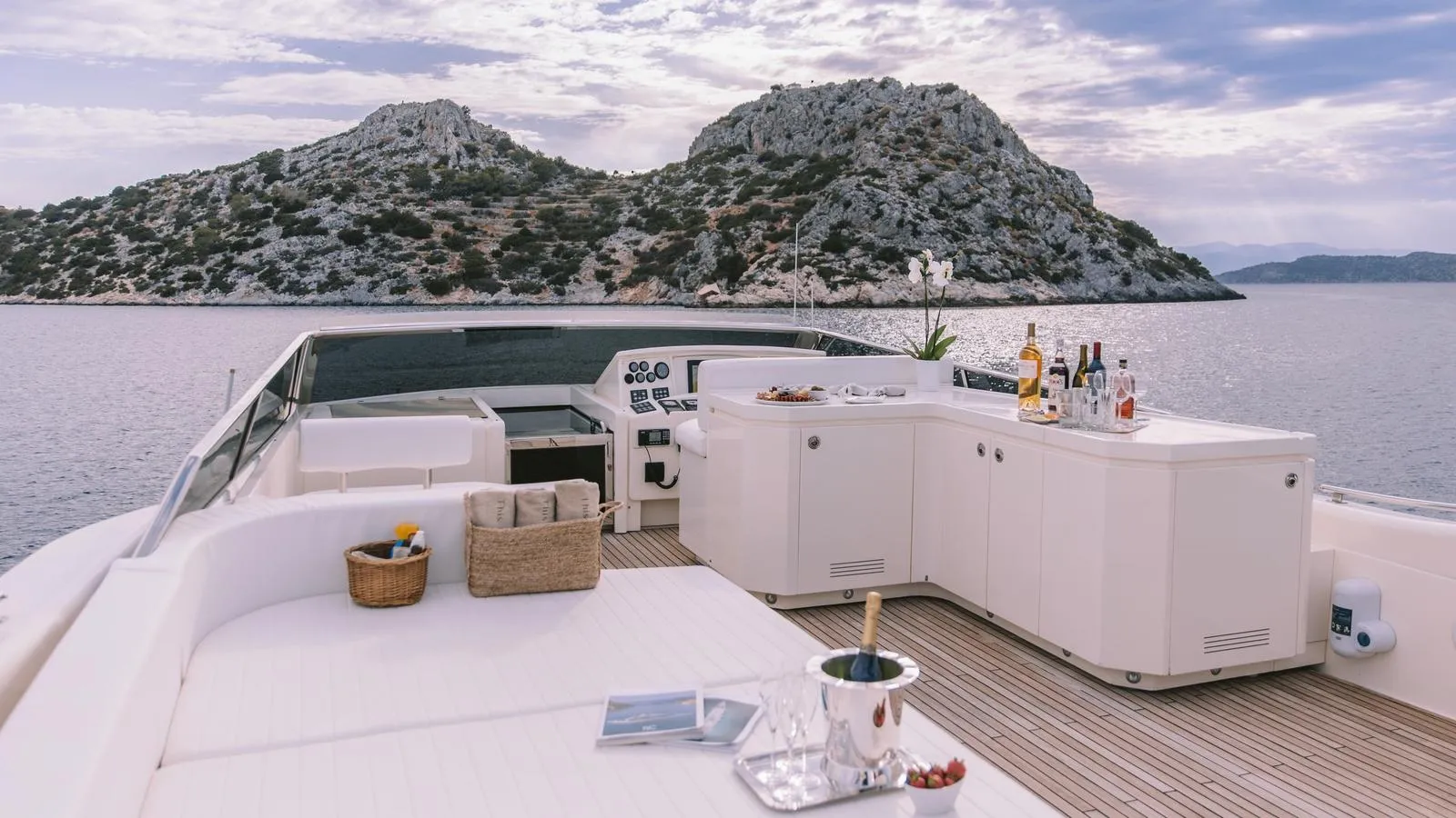 Charter Yacht SEAS THE DAY - Posillipo Technema 85 - 4 Cabins - Athens - Mykonos - Paros - Cyclades - Greece