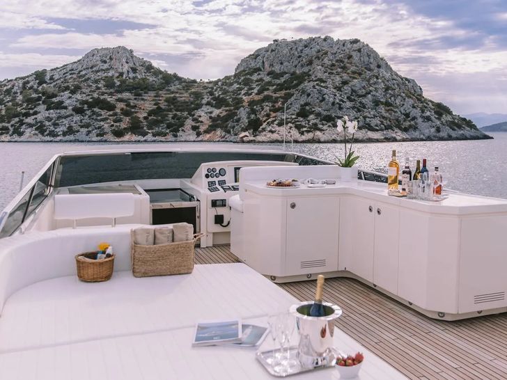 SEAS THE DAY Posillipo Technema 85 - flybridge SEAS THE DAY Posillipo Technema 85 - flybridge