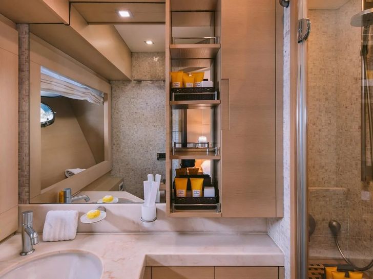 SEAS THE DAY Posillipo Technema 85 - VIP cabin 1 bathroom SEAS THE DAY Posillipo Technema 85 - VIP cabin 1 bathroom