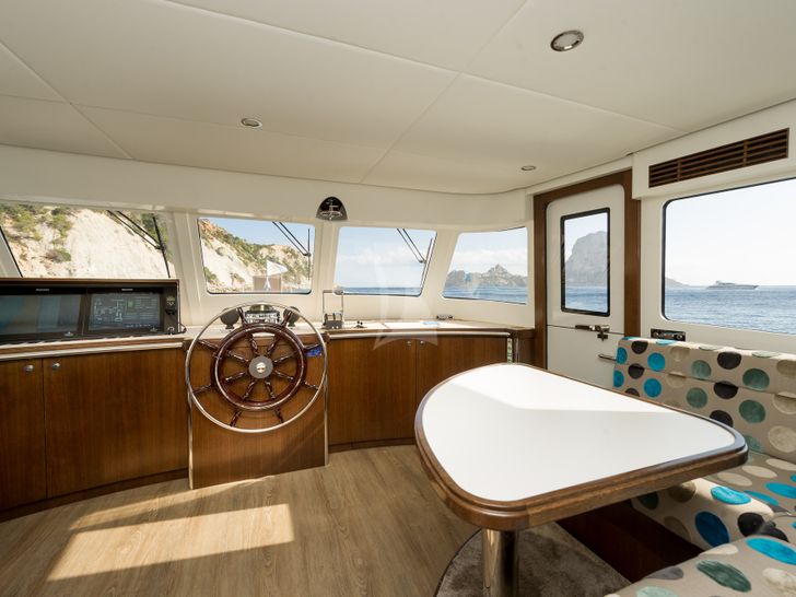 MONARA - BridgeMaster Cabin