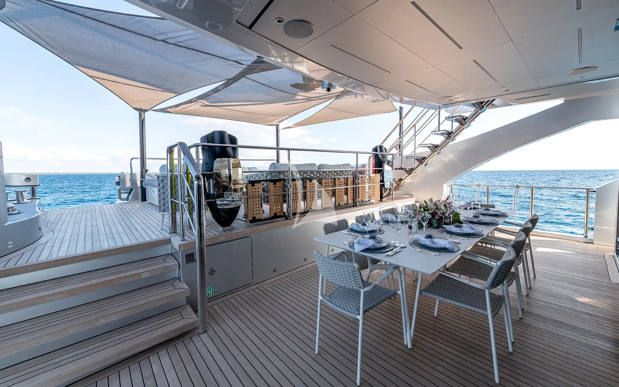 CABO Persing 140 - aft deck alfresco dining area