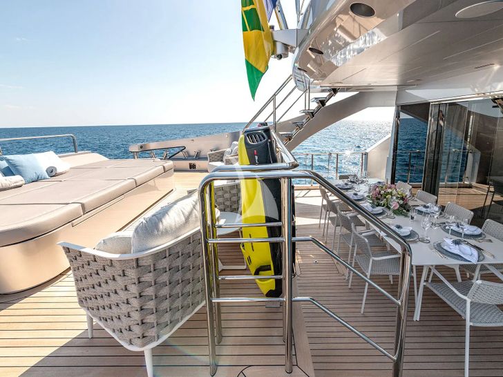 CABO Persing 140 - aft deck lounge and dining area CABO Persing 140 - aft deck lounge and dining area