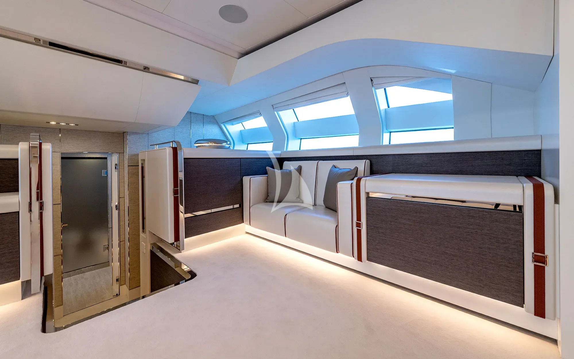 CABO Persing 140 - master cabin lounge