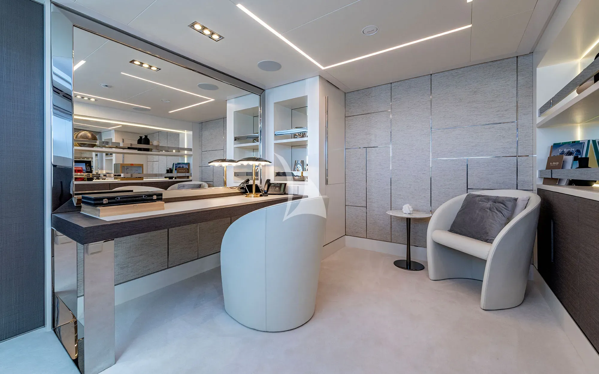 CABO Persing 140 - master cabin vanity