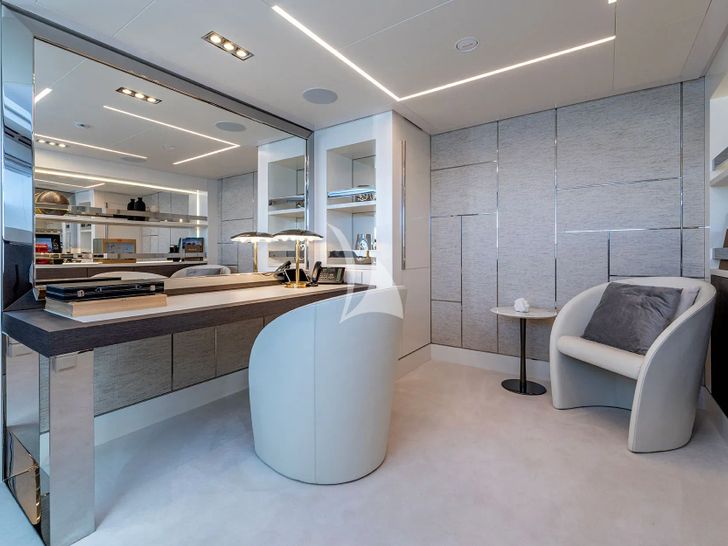 CABO Persing 140 - master cabin vanity CABO Persing 140 - master cabin vanity