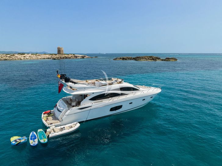 CALA DI LUNA Sunseeker Manhattan 74 - anchored aft view CALA DI LUNA Sunseeker Manhattan 74 - anchored aft view