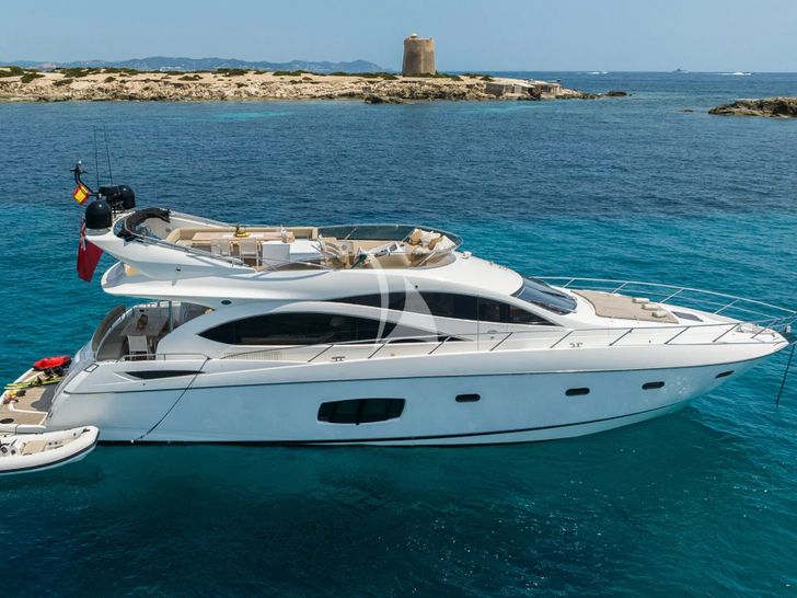 CALA DI LUNA Sunseeker Manhattan 74 - anchored CALA DI LUNA Sunseeker Manhattan 74 - anchored