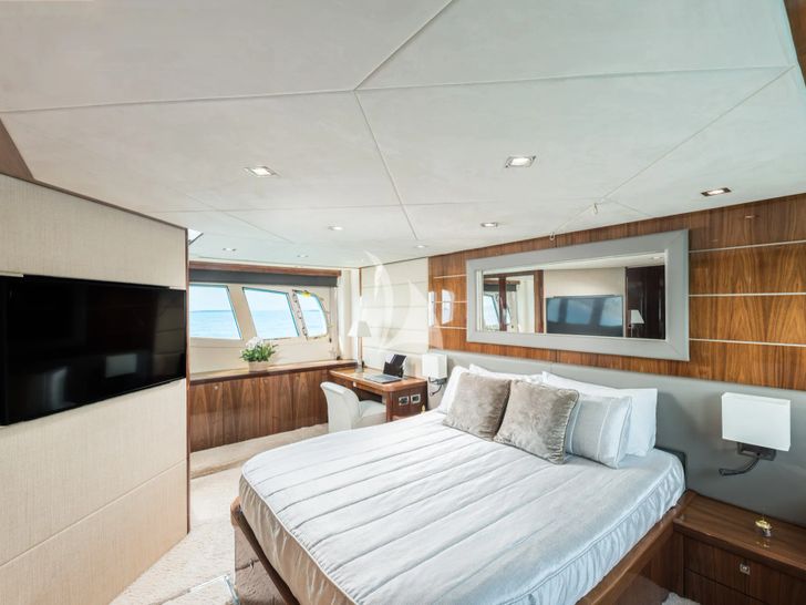 CALA DI LUNA Sunseeker Manhattan 74 - master cabin CALA DI LUNA Sunseeker Manhattan 74 - master cabin