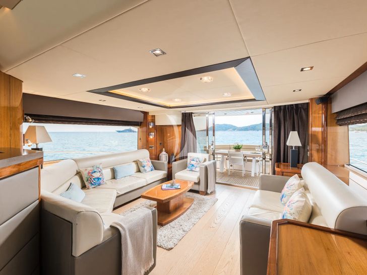 CALA DI LUNA Sunseeker Manhattan 74 - saloon seating area CALA DI LUNA Sunseeker Manhattan 74 - saloon seating area