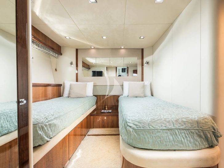 CALA DI LUNA Sunseeker Manhattan 74 - twin cabin 1 CALA DI LUNA Sunseeker Manhattan 74 - twin cabin 1