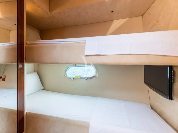 CALA DI LUNA Sunseeker Manhattan 74 - twin cabin bunk bed CALA DI LUNA Sunseeker Manhattan 74 - twin cabin bunk bed