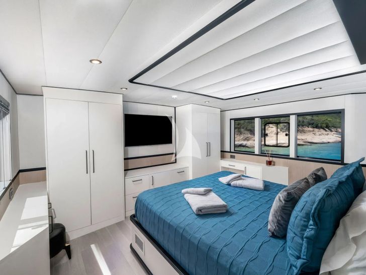 CALM DOWN Custom 30m - VIP cabin 1 CALM DOWN Custom 30m - VIP cabin 1