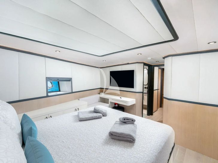 CALM DOWN Custom 30m - VIP cabin 2 CALM DOWN Custom 30m - VIP cabin 2