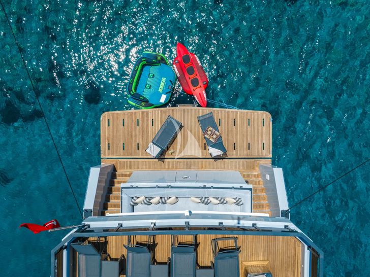 CALM DOWN Custom 30m - aft aerial shot CALM DOWN Custom 30m - aft aerial shot