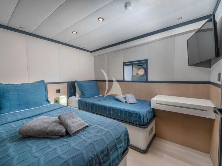 CALM DOWN Custom 30m - twin cabin CALM DOWN Custom 30m - twin cabin