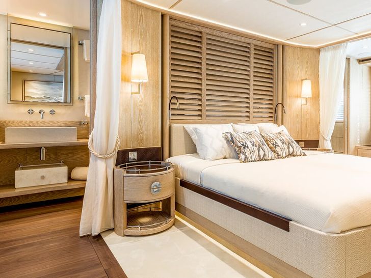 CALYPSO I Mulder 36m lower deck VIP cabin CALYPSO I Mulder 36m lower deck VIP cabin