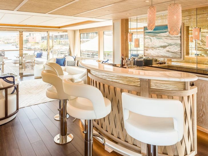 CALYPSO I Mulder 36m main deck saloon bar CALYPSO I Mulder 36m main deck saloon bar