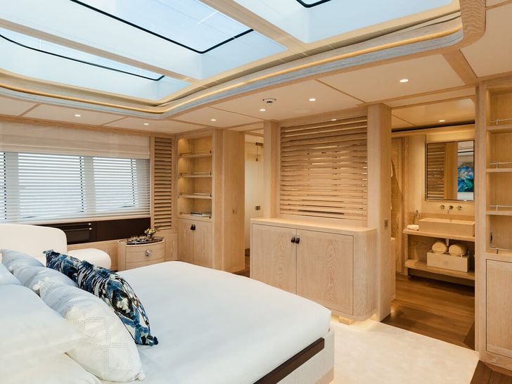 CALYPSO I Mulder 36m owners cabin bathroom CALYPSO I Mulder 36m owners cabin bathroom