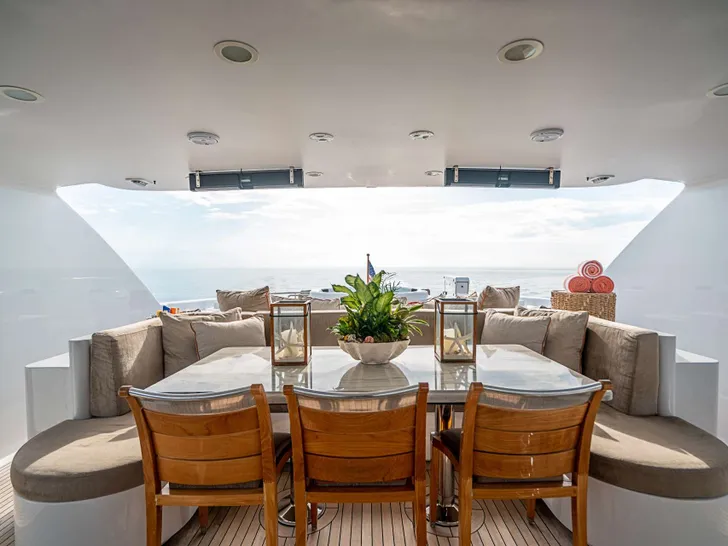 CAMILLE Broward 124 - aft deck alfresco dining area CAMILLE Broward 124 - aft deck alfresco dining area