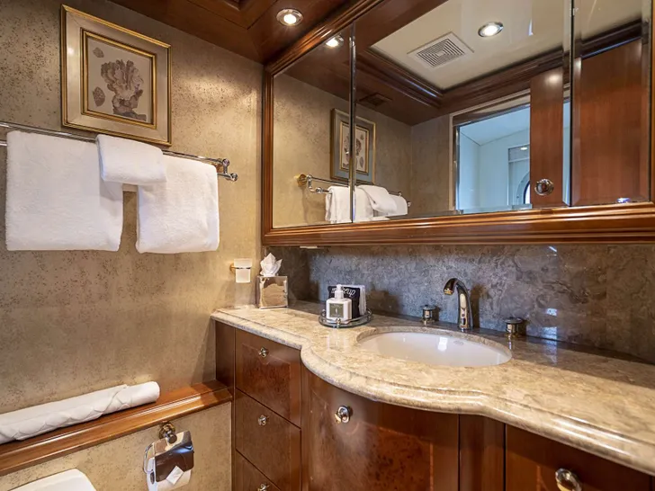 CAMILLE Broward 124 - twin cabin bathroom CAMILLE Broward 124 - twin cabin bathroom