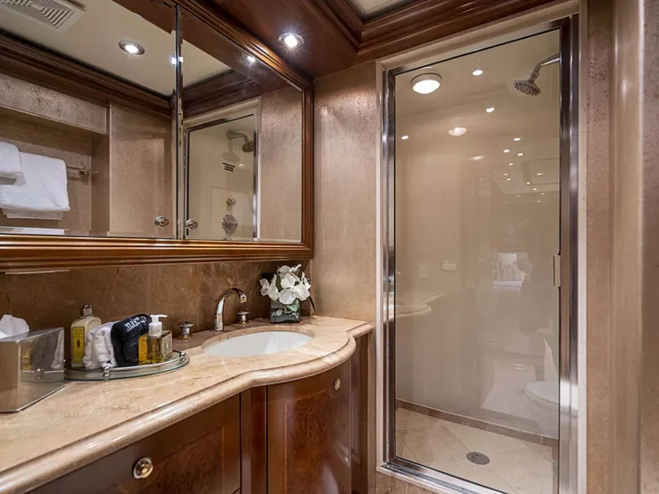 CAMILLE Broward 124 - VIP cabin 2 bathroom CAMILLE Broward 124 - VIP cabin 2 bathroom