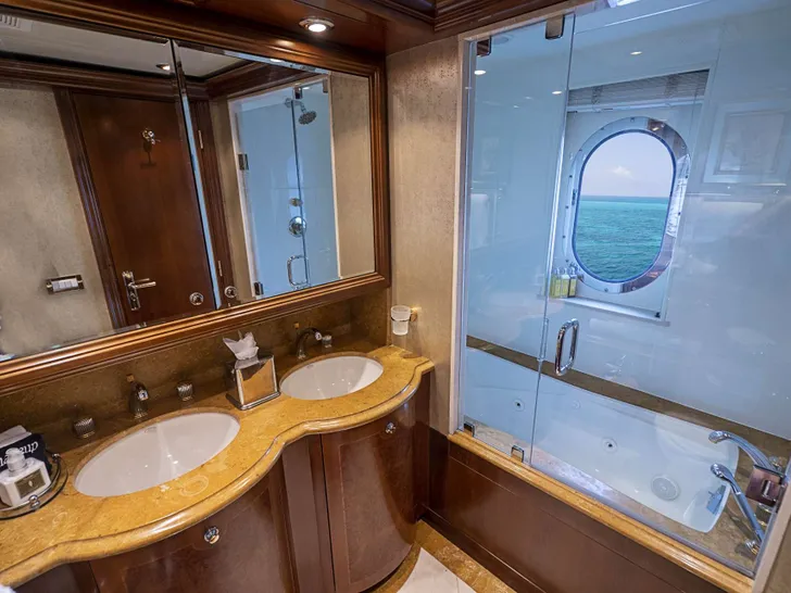 CAMILLE Broward 124 - VIP cabin 1 bathroom CAMILLE Broward 124 - VIP cabin 1 bathroom